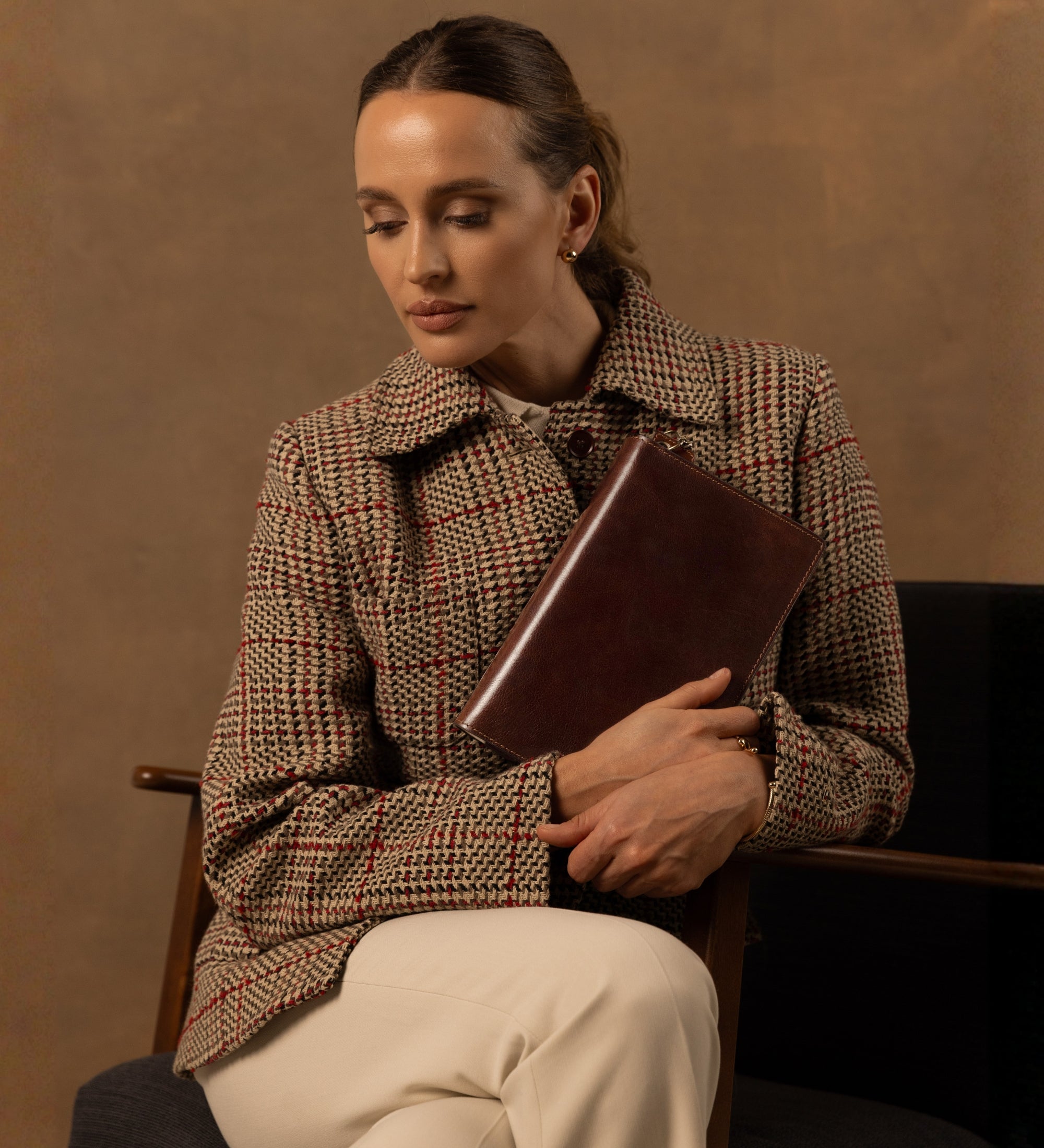 Womens Leather Journal with Refillable A5 Notepad - The Diary of a Nobody