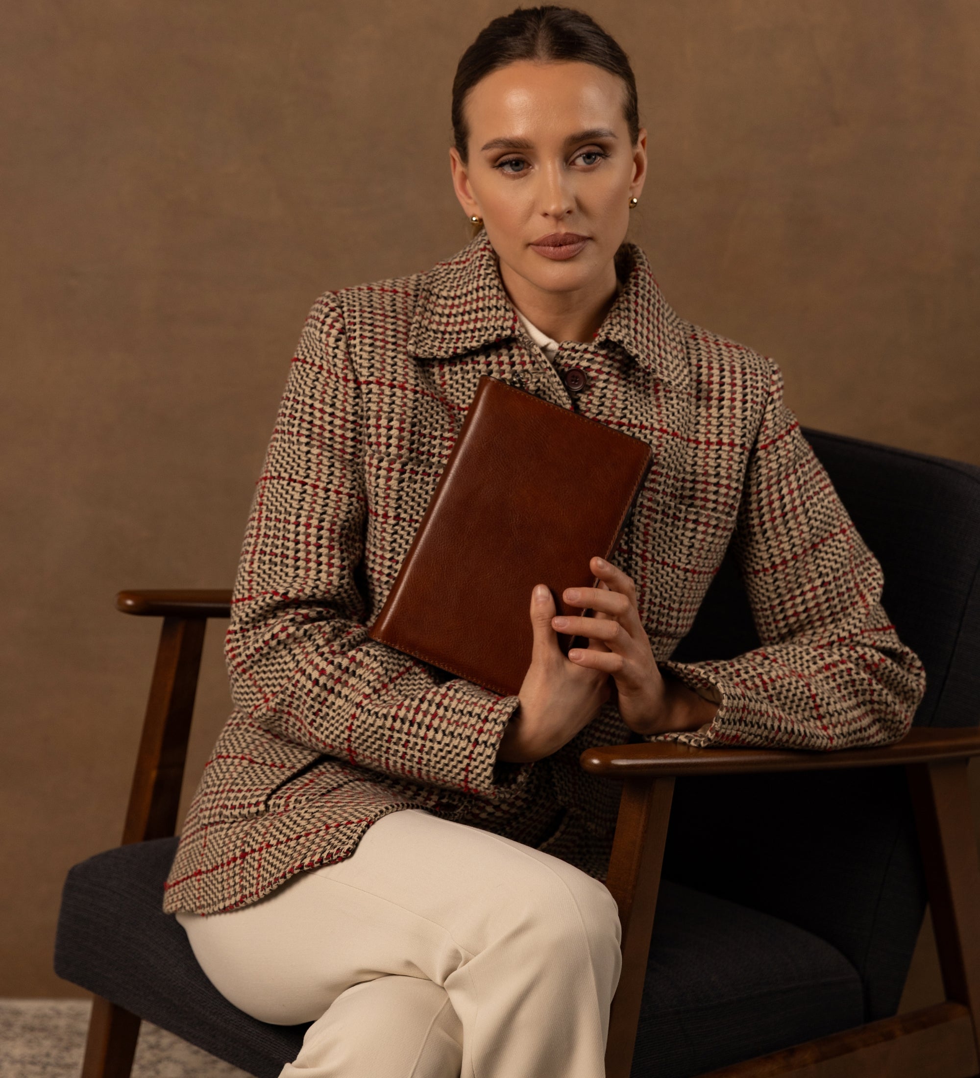 Womens Leather Journal with Refillable A5 Notepad - The Diary of a Nobody