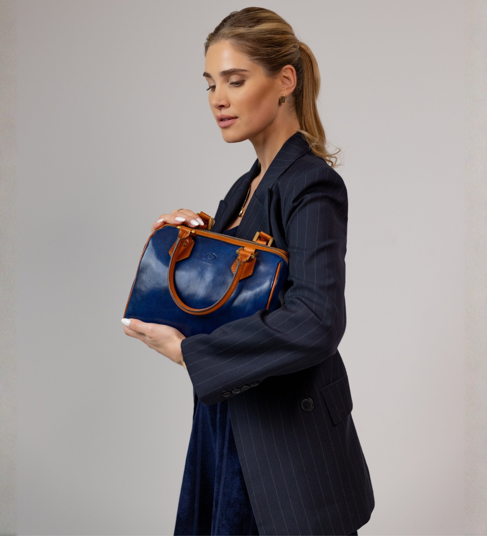 Womens Leather Barrel Bag Handbag - Little Dorrit